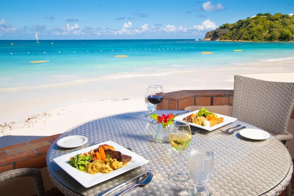 Pineapple Beach Club (Adults Only) Long Bay Екстериор снимка